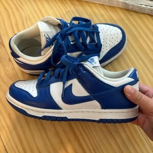 Nike dunk low Kentucky blue- size 4 youth
